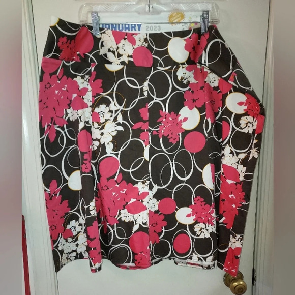 Lane Bryant Pink, Brown and White Floral Flared Skirt in Size 24 - Picture 1 of 10